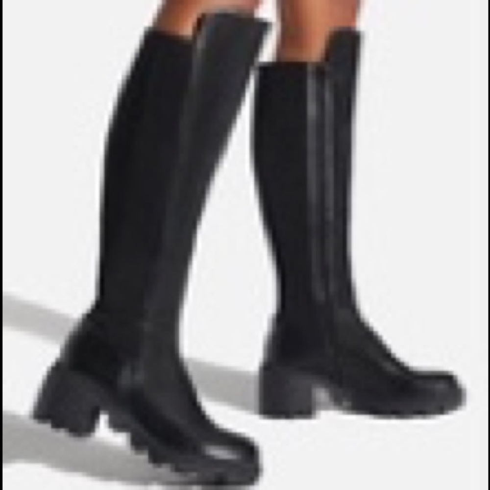 Black knee boots with a chunky heel